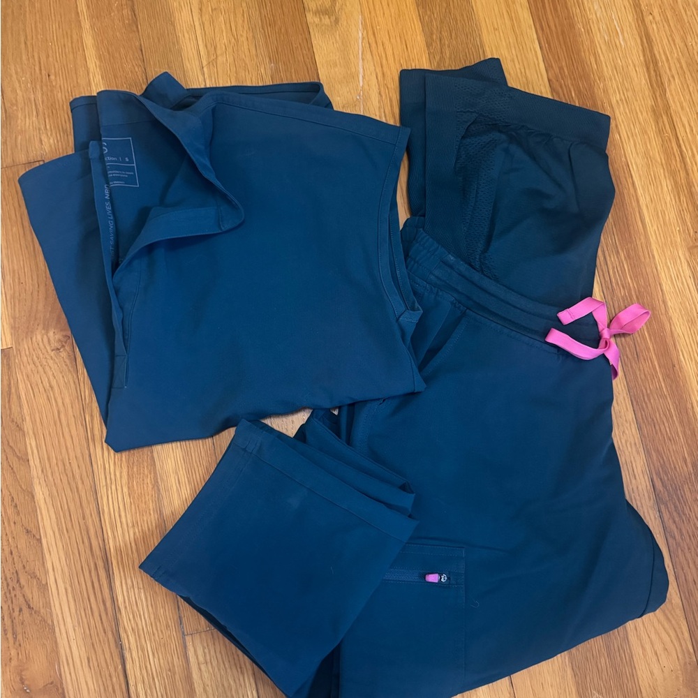 Small Figs Caribbean Blue maternity pants and Rafaela top.